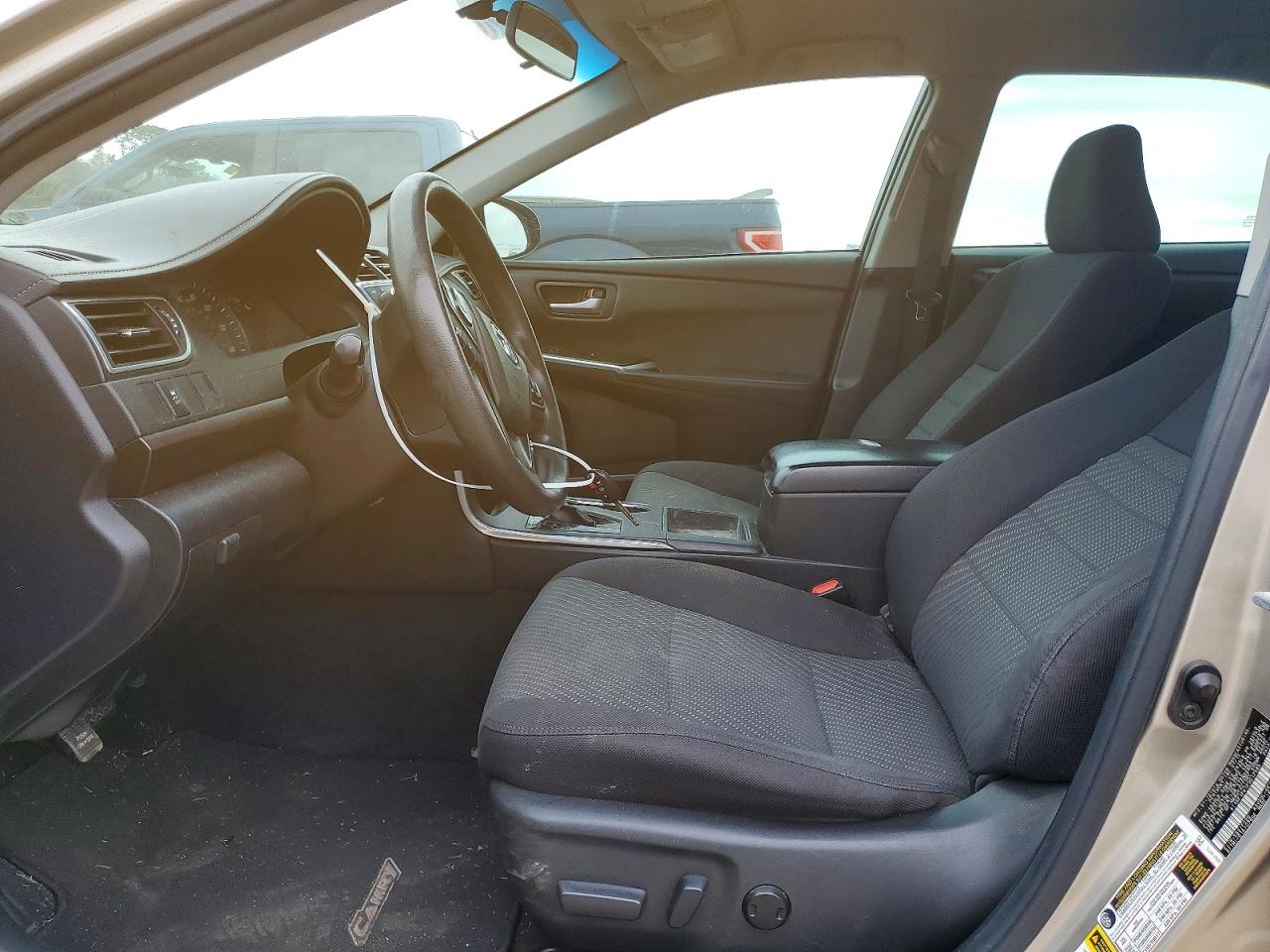 2015 TOYOTA CAMRY LE photo 7