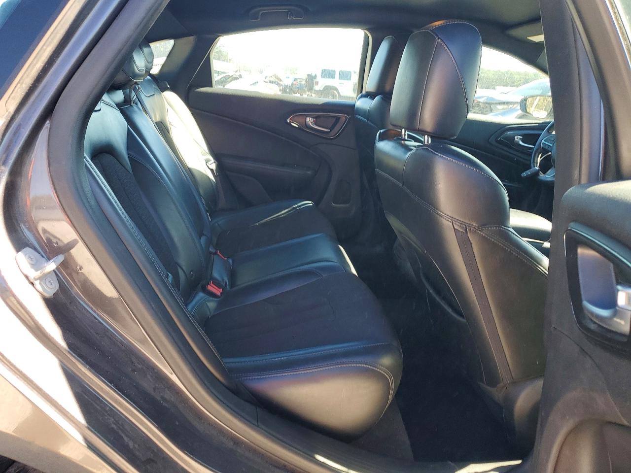 2016 CHRYSLER 200 S photo 10