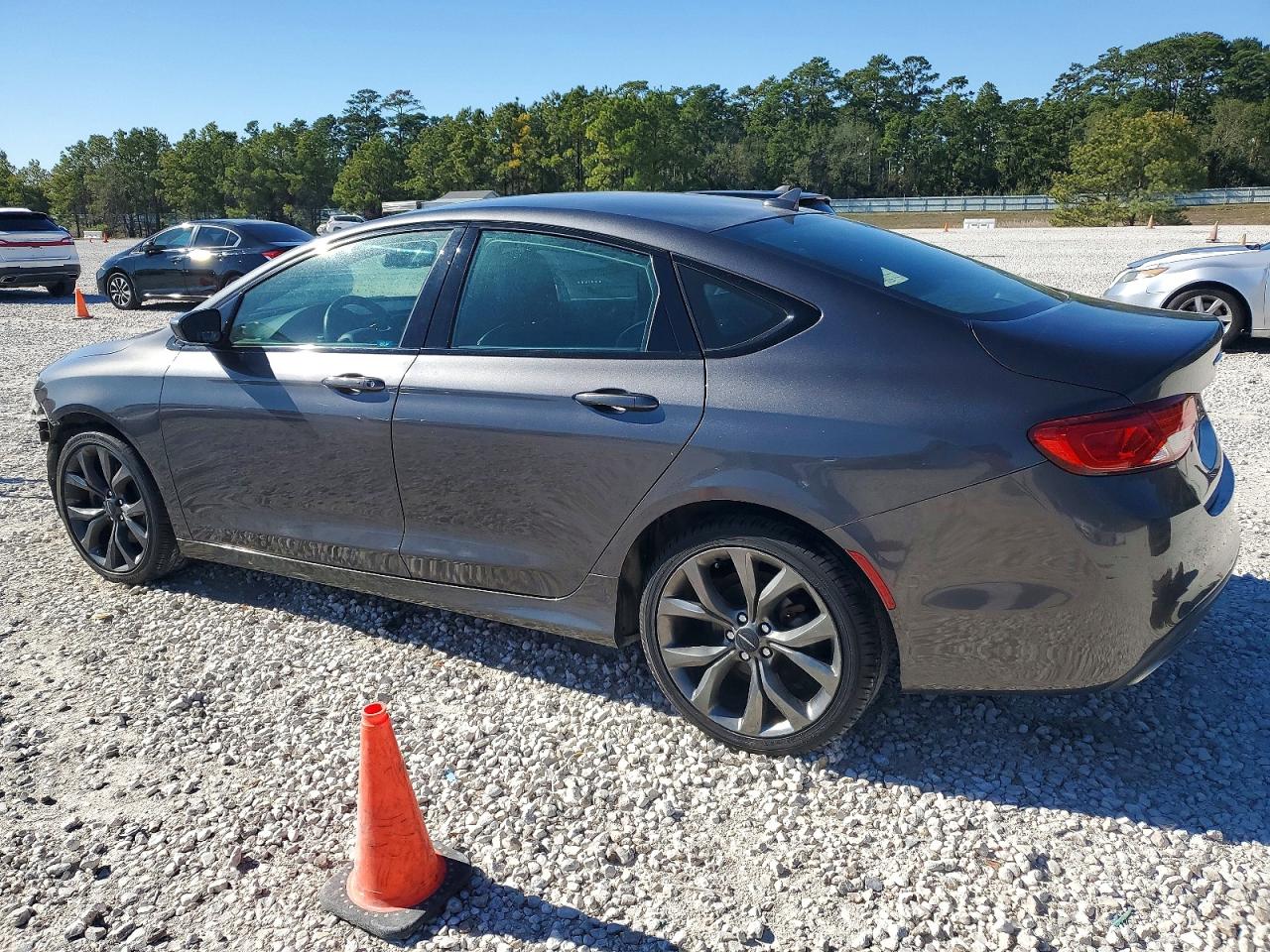 2016 CHRYSLER 200 S photo 2