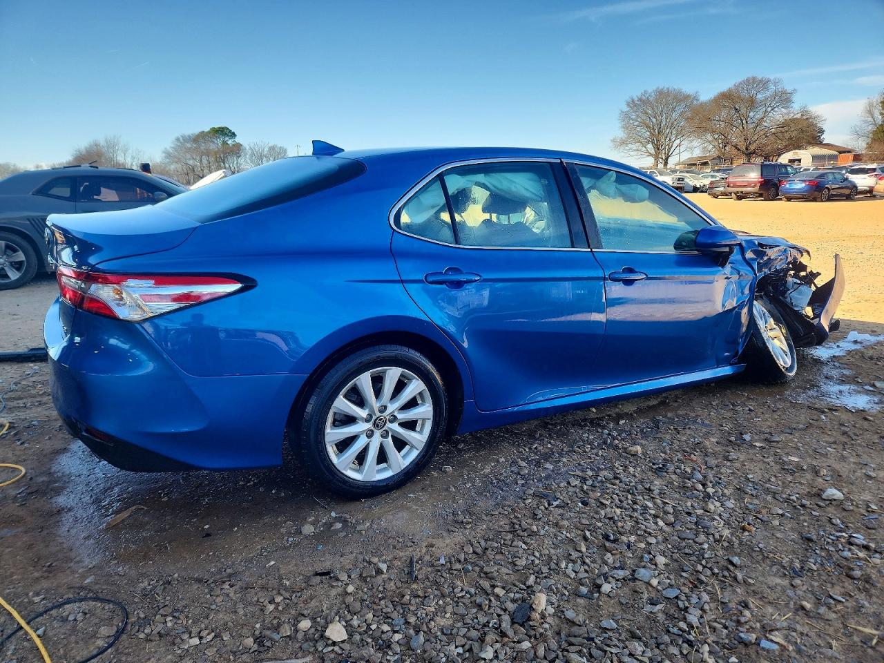 2020 TOYOTA CAMRY LE photo 3