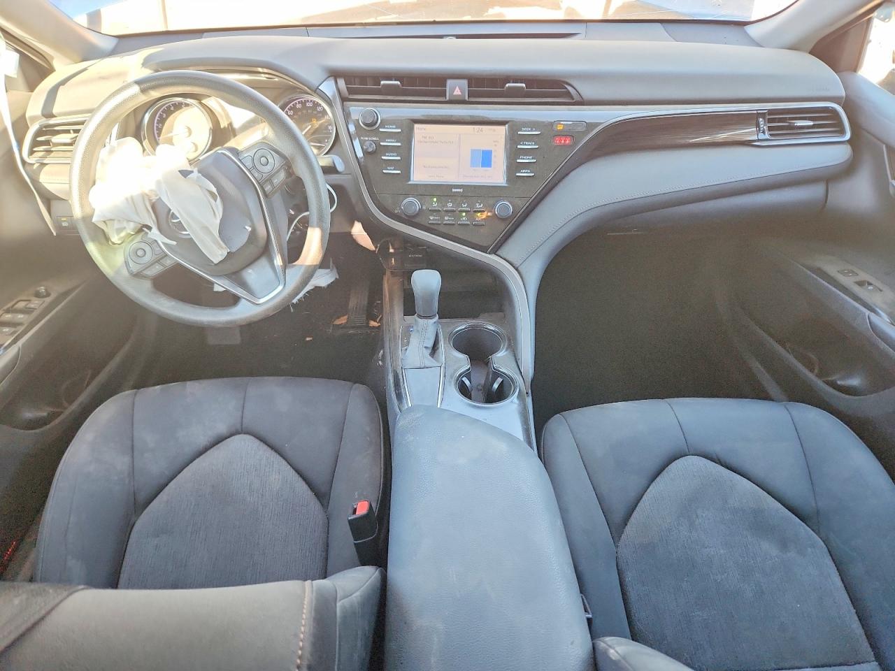 2020 TOYOTA CAMRY LE photo 8