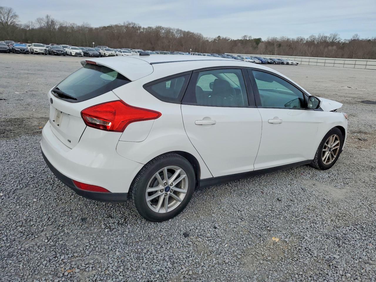 2018 FORD FOCUS SE photo 3