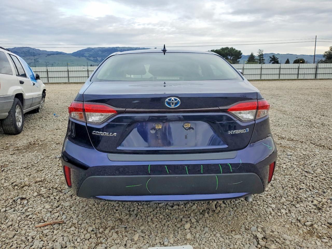 2021 TOYOTA COROLLA LE photo 6