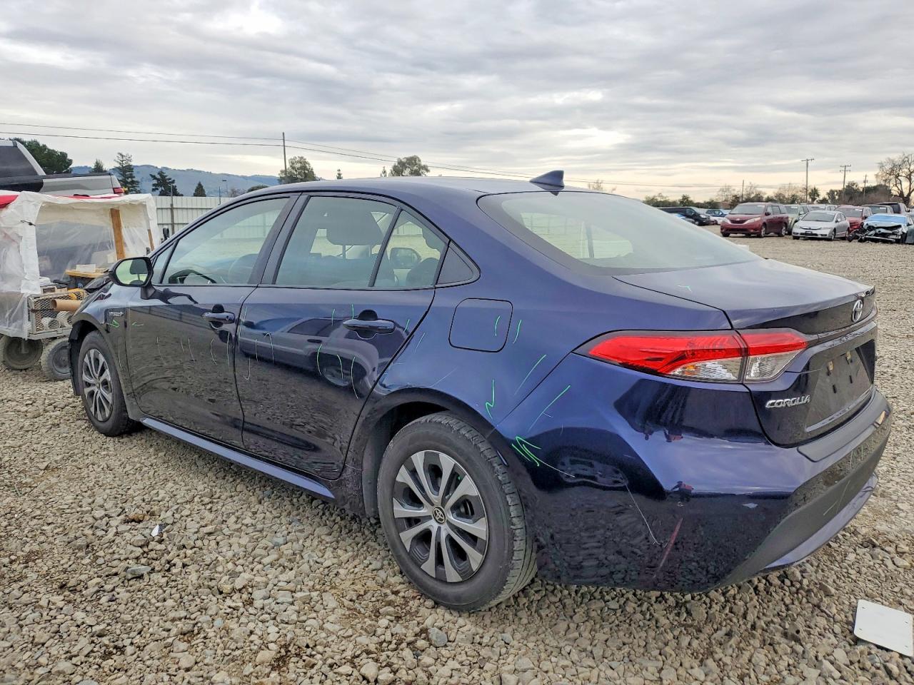 2021 TOYOTA COROLLA LE photo 2