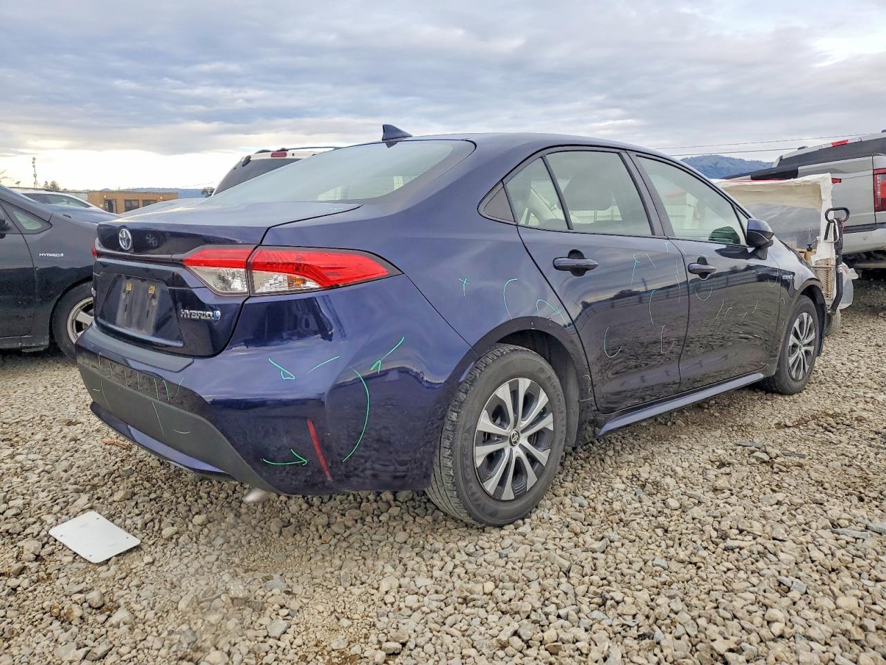 2021 TOYOTA COROLLA LE photo 3