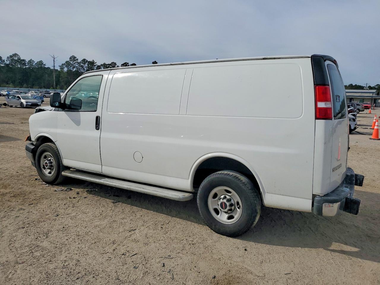 2019 GMC SAVANA 2500 DELIVERY VAN photo 3