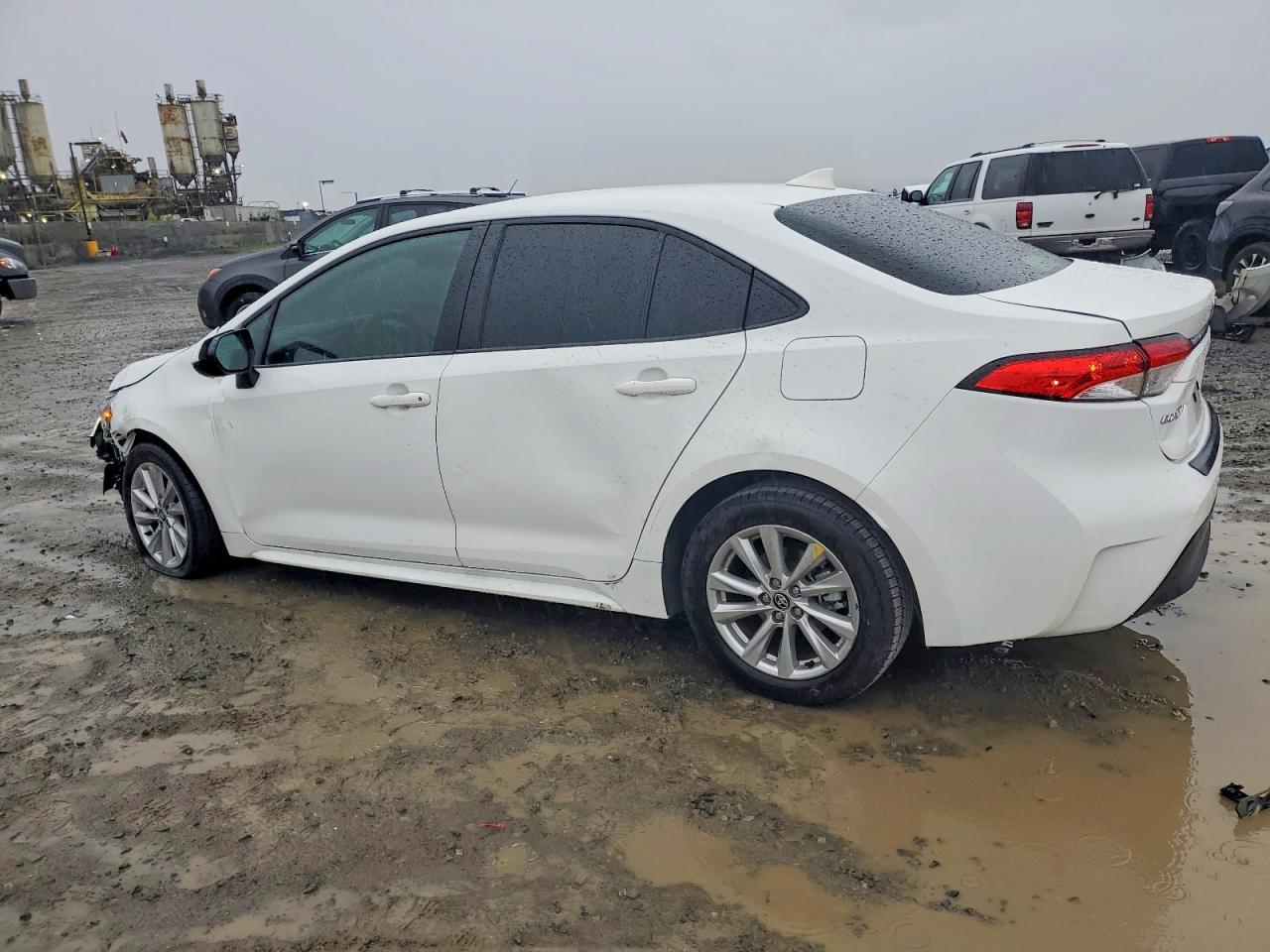 2024 TOYOTA COROLLA LE photo 2