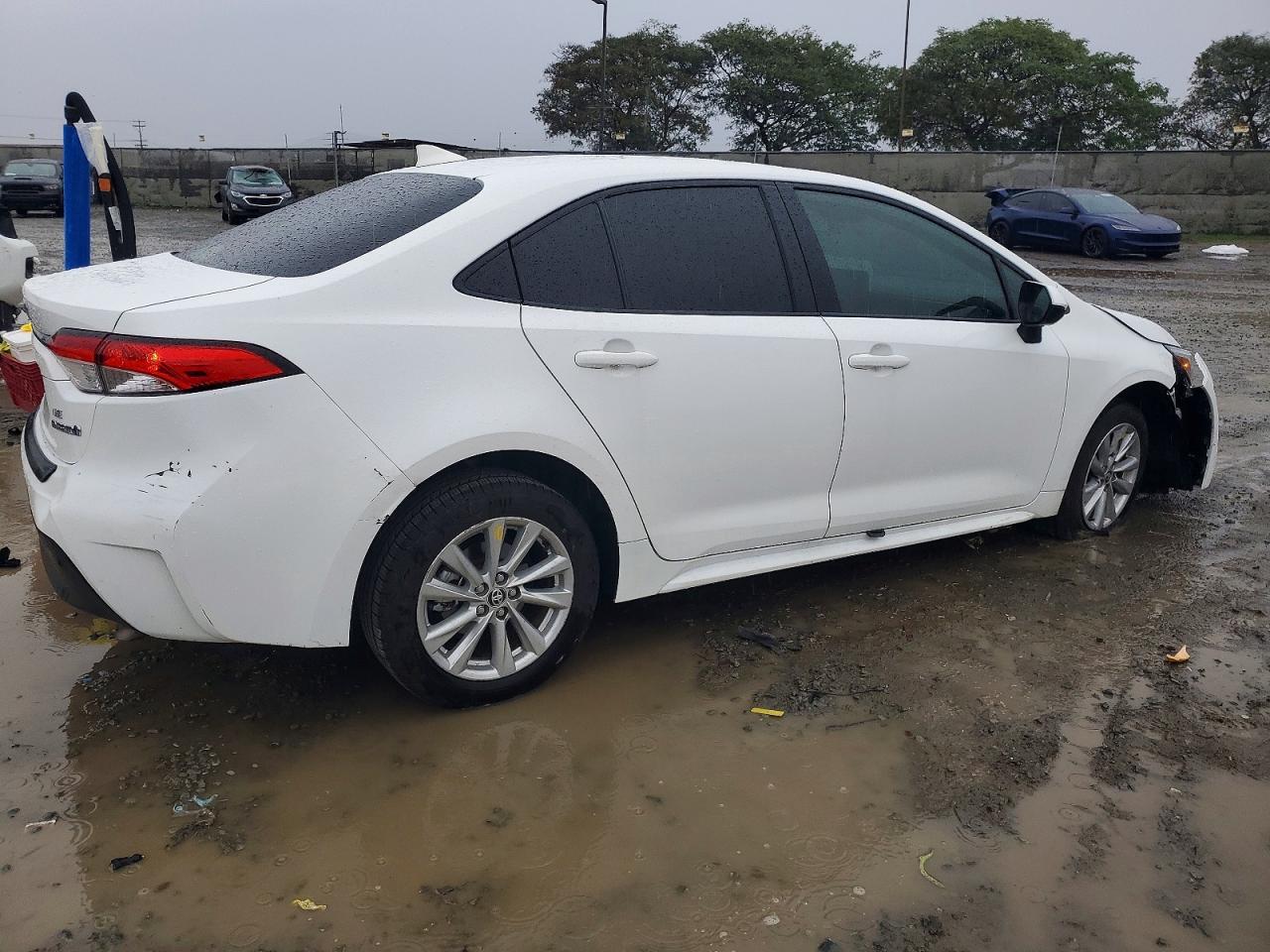 2024 TOYOTA COROLLA LE photo 3