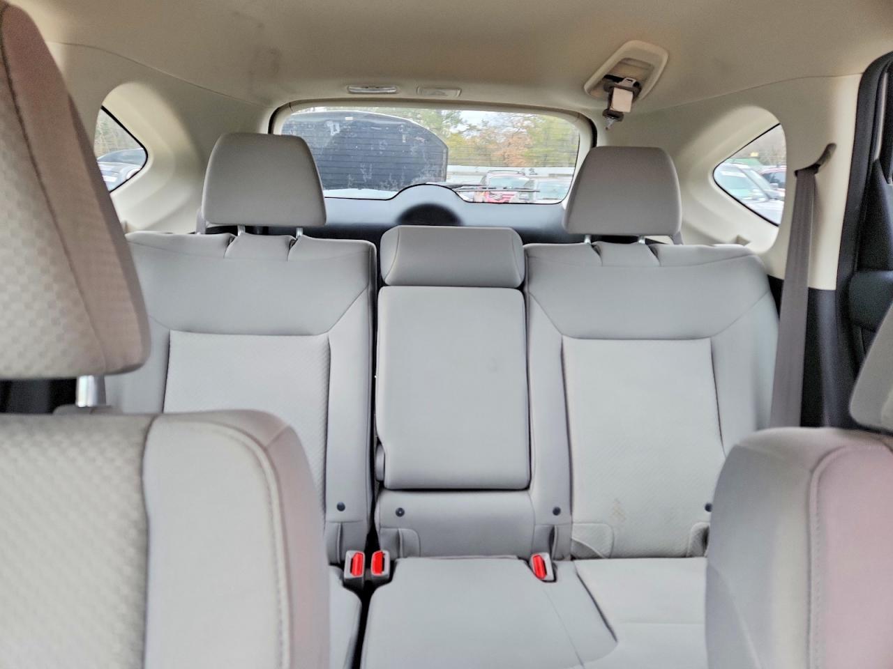 2016 HONDA CR-V LX photo 10
