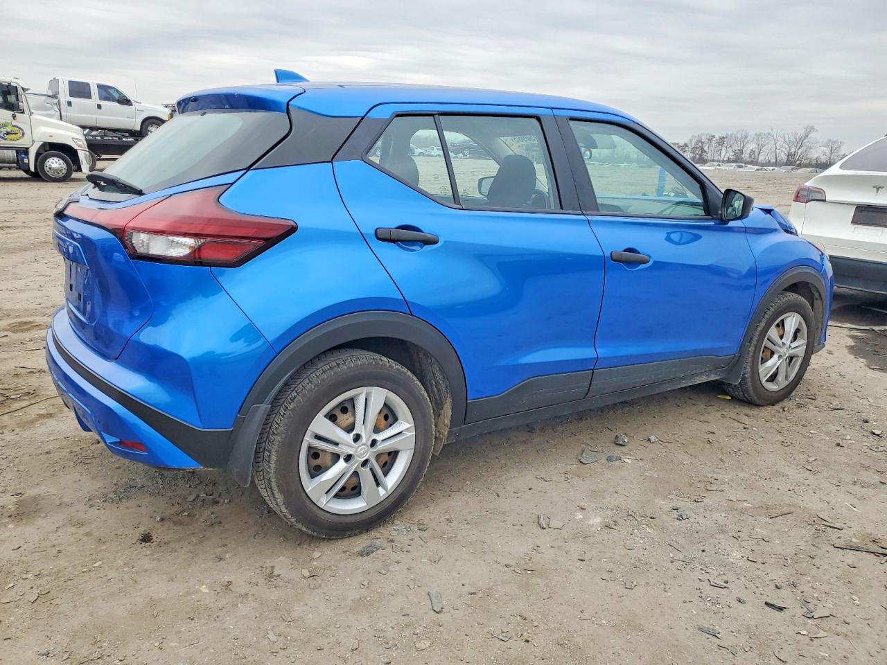 2023 NISSAN KICKS S photo 3