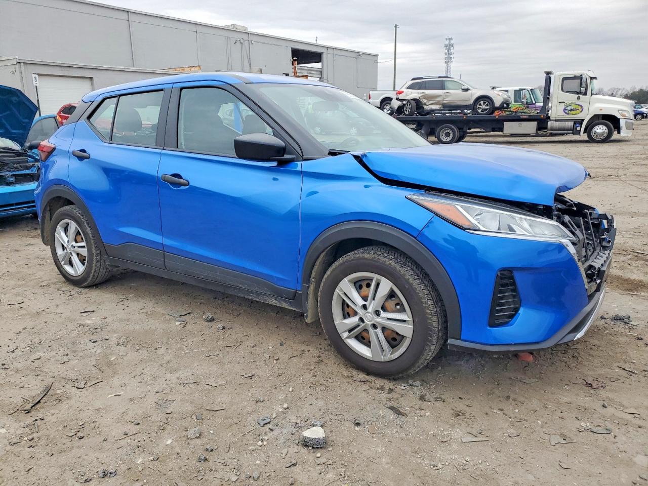 2023 NISSAN KICKS S photo 4