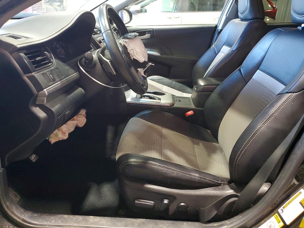 2014 TOYOTA CAMRY L photo 13