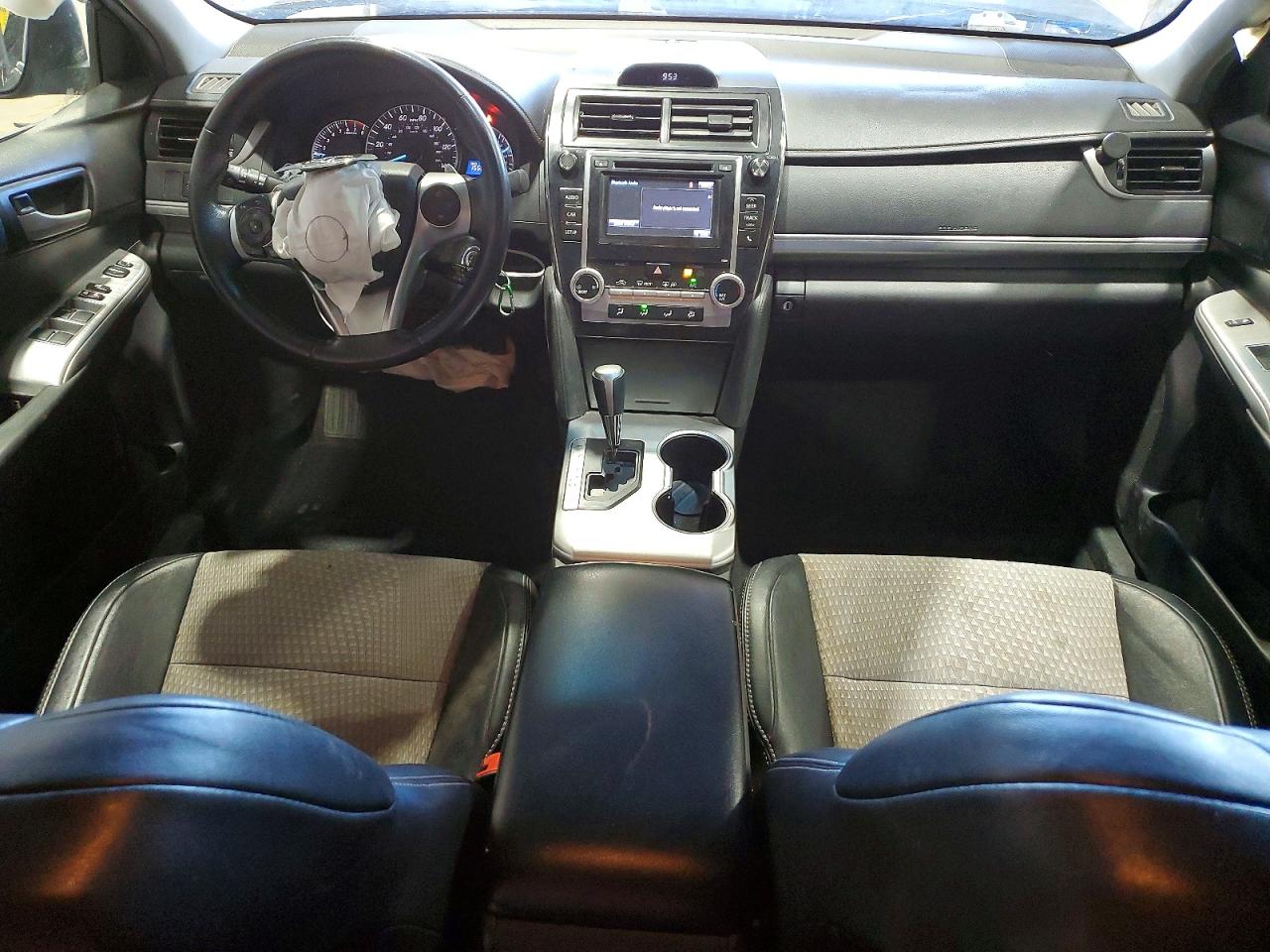 2014 TOYOTA CAMRY L photo 15