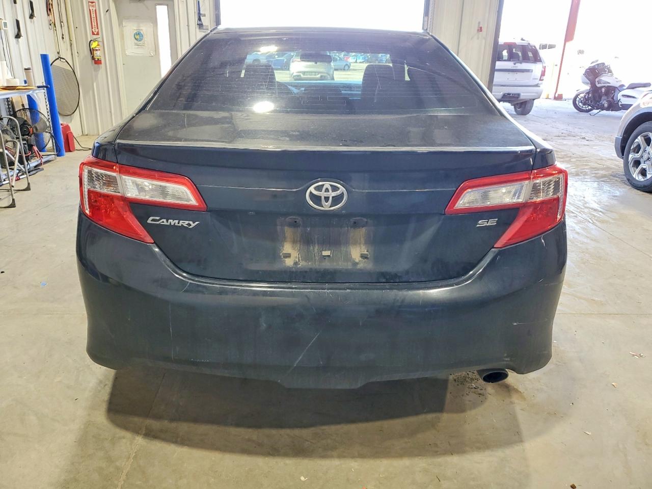 2014 TOYOTA CAMRY L photo 11