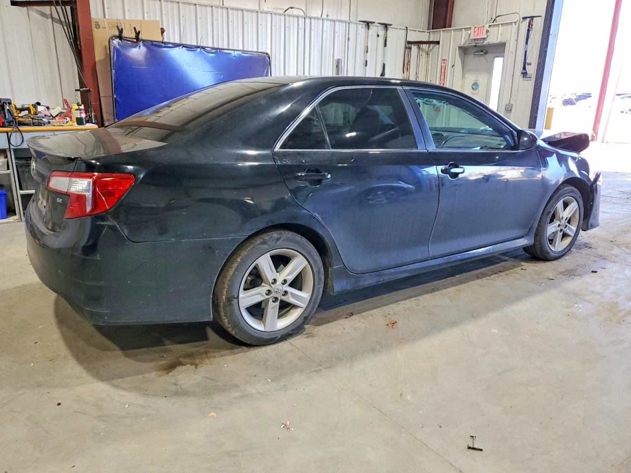 2014 TOYOTA CAMRY L photo 5