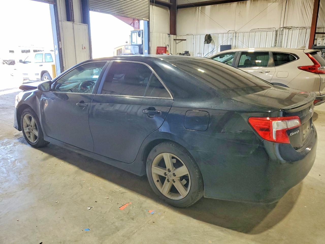 2014 TOYOTA CAMRY L photo 3