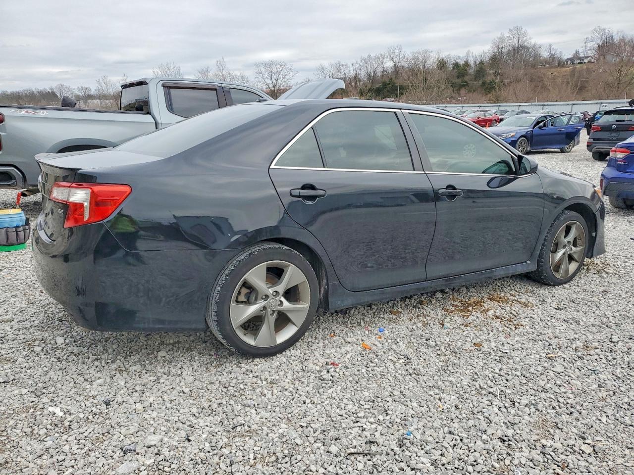 2012 TOYOTA CAMRY SE photo 3