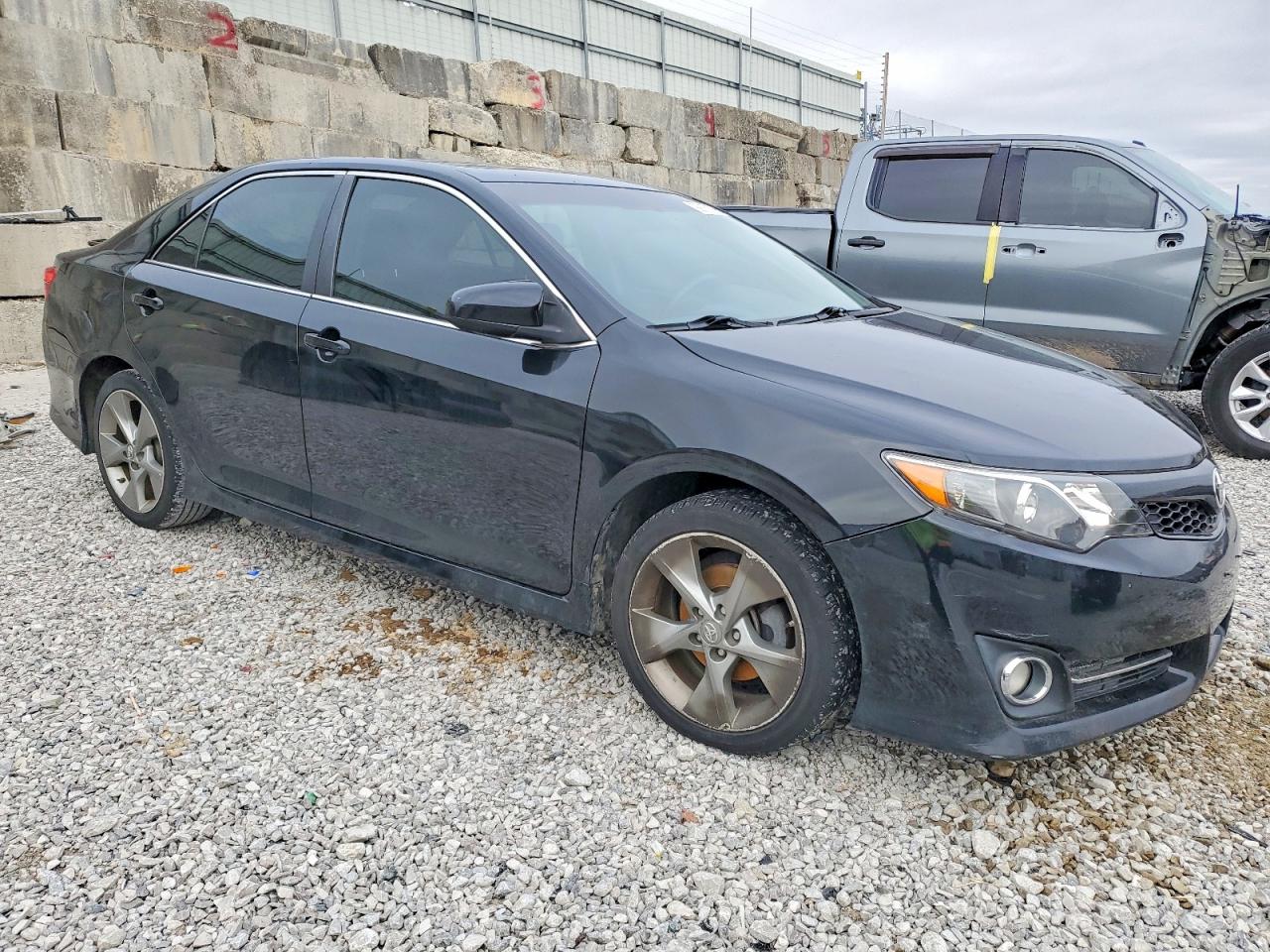 2012 TOYOTA CAMRY SE photo 4