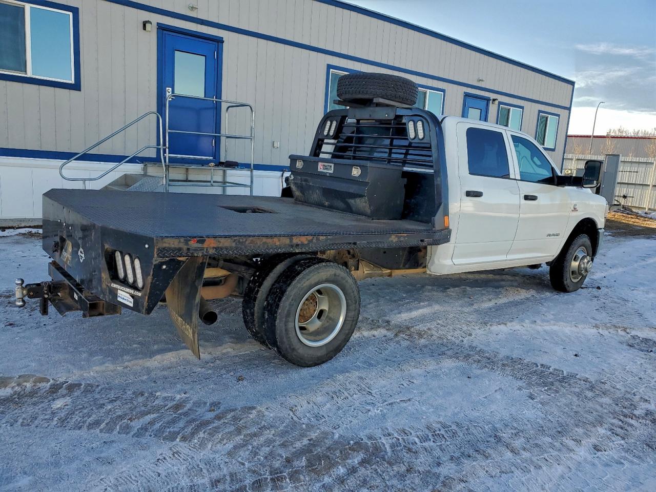 2022 RAM 3500 FLATBED TRUCK photo 3