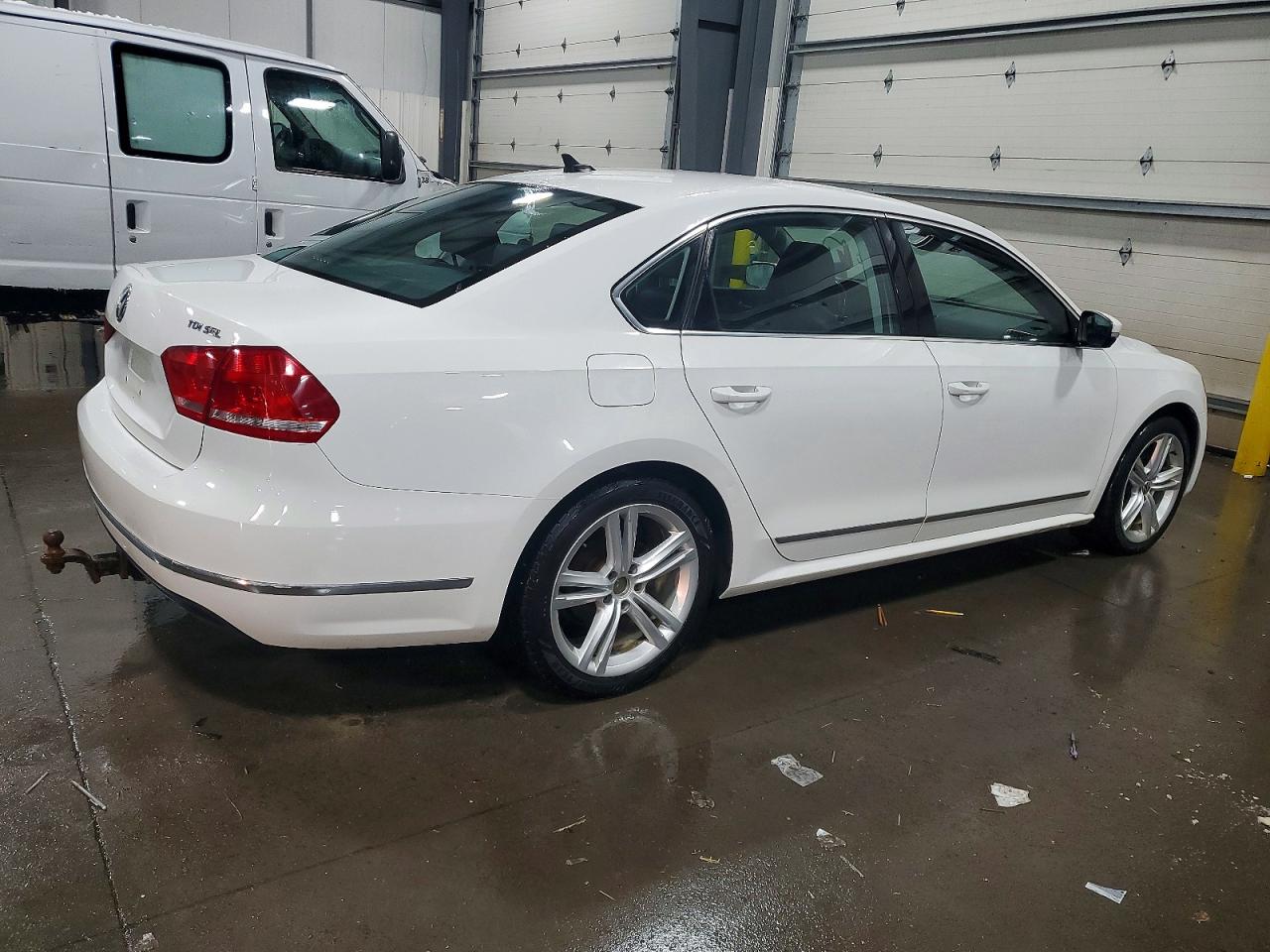 2015 VOLKSWAGEN PASSAT SEL photo 3