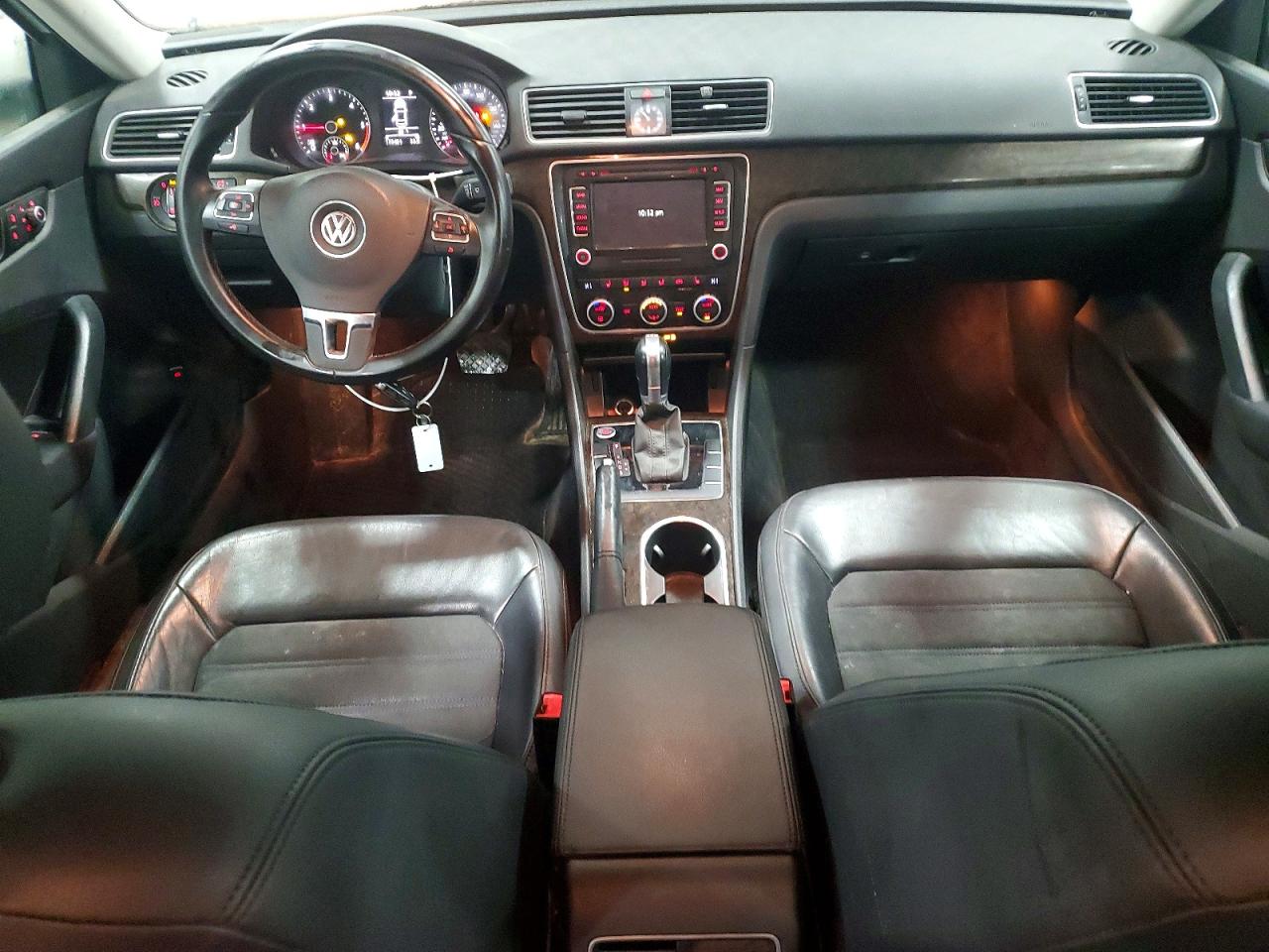 2015 VOLKSWAGEN PASSAT SEL photo 8