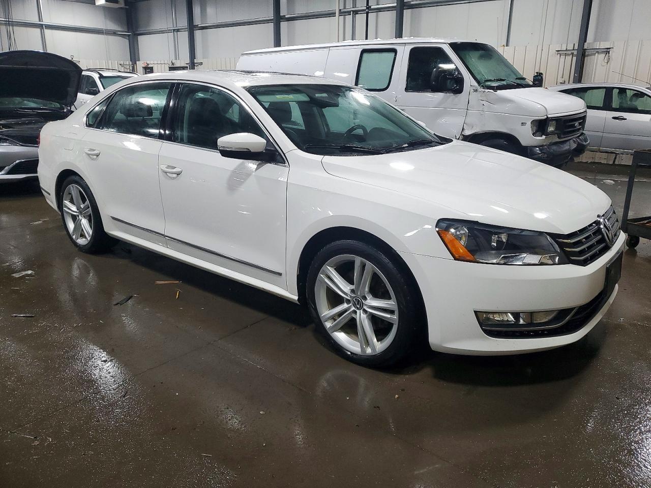 2015 VOLKSWAGEN PASSAT SEL photo 4