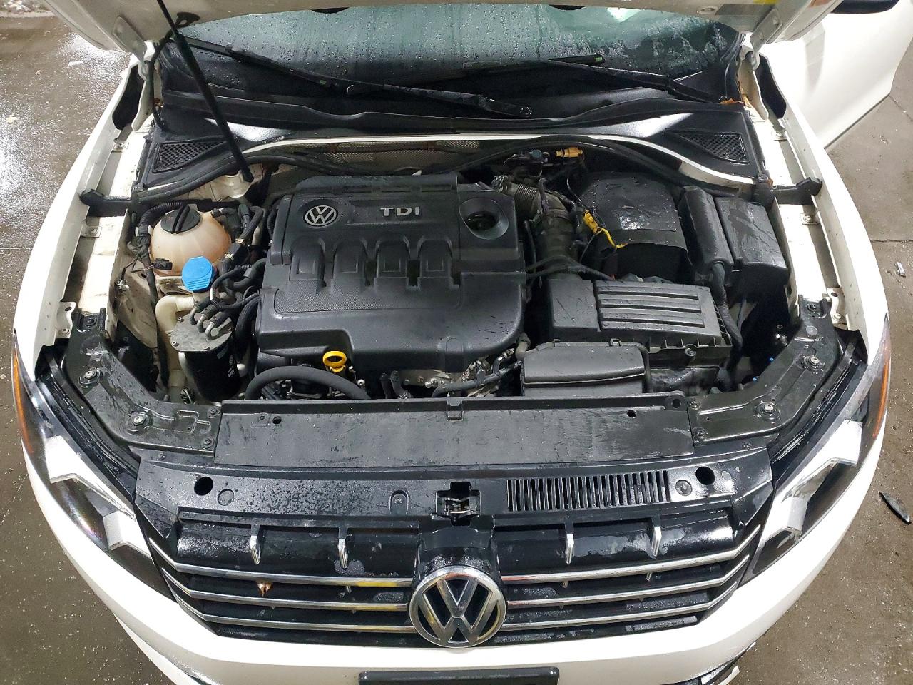 2015 VOLKSWAGEN PASSAT SEL photo 11
