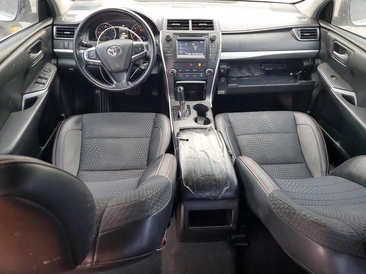 2015 TOYOTA CAMRY LE photo 8