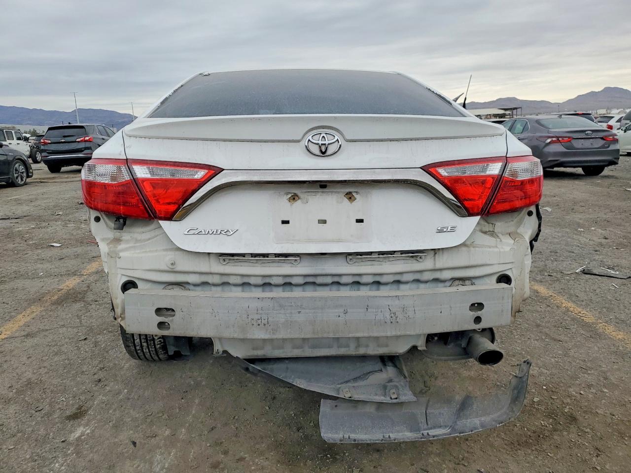 2015 TOYOTA CAMRY LE photo 6