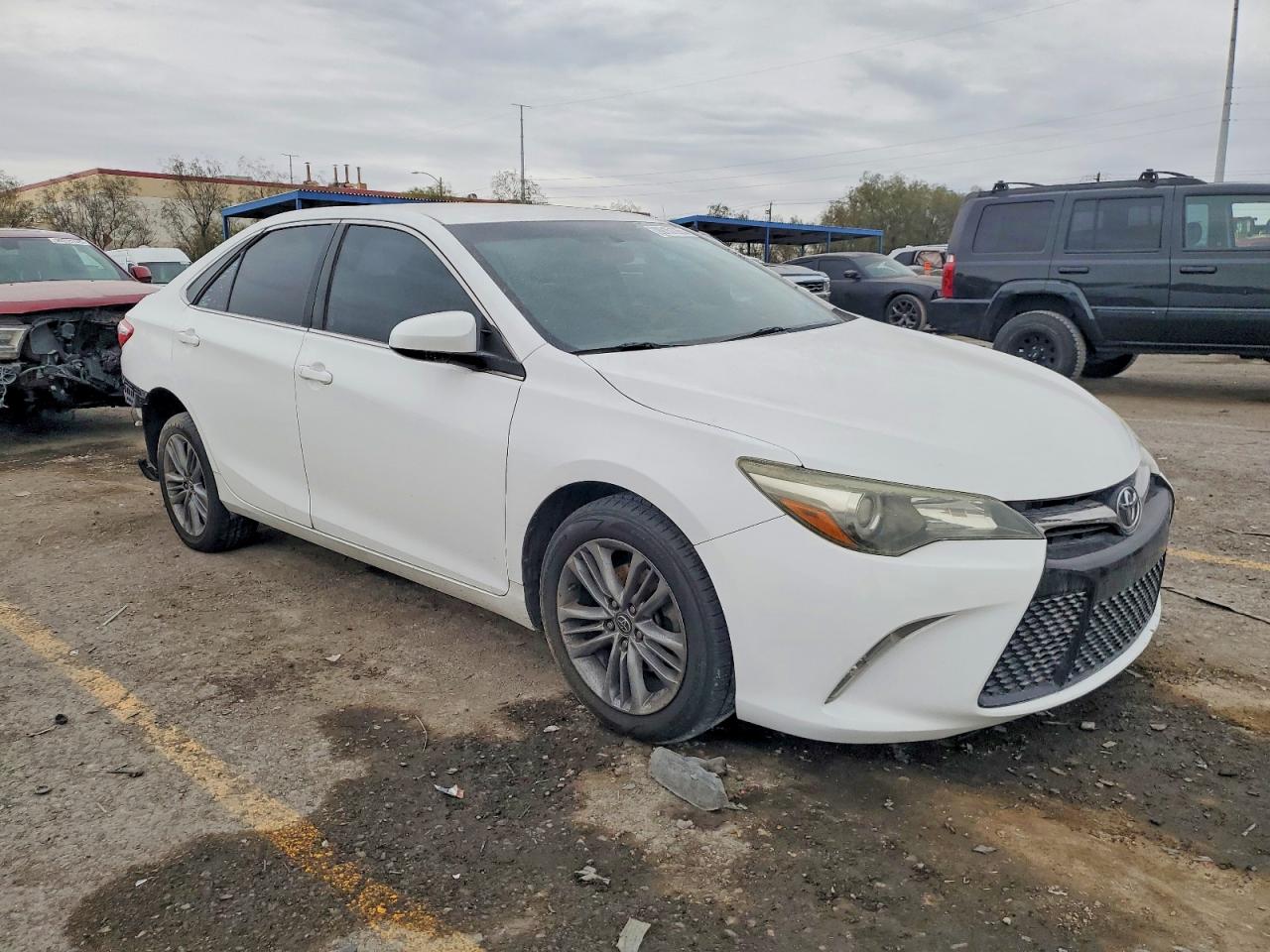 2015 TOYOTA CAMRY LE photo 4