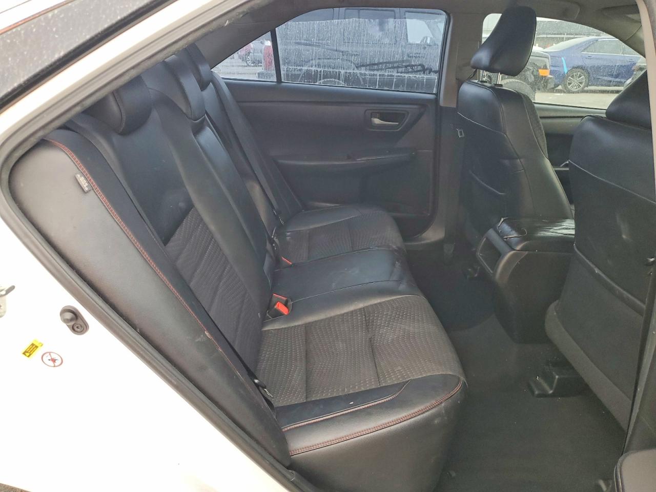 2015 TOYOTA CAMRY LE photo 10