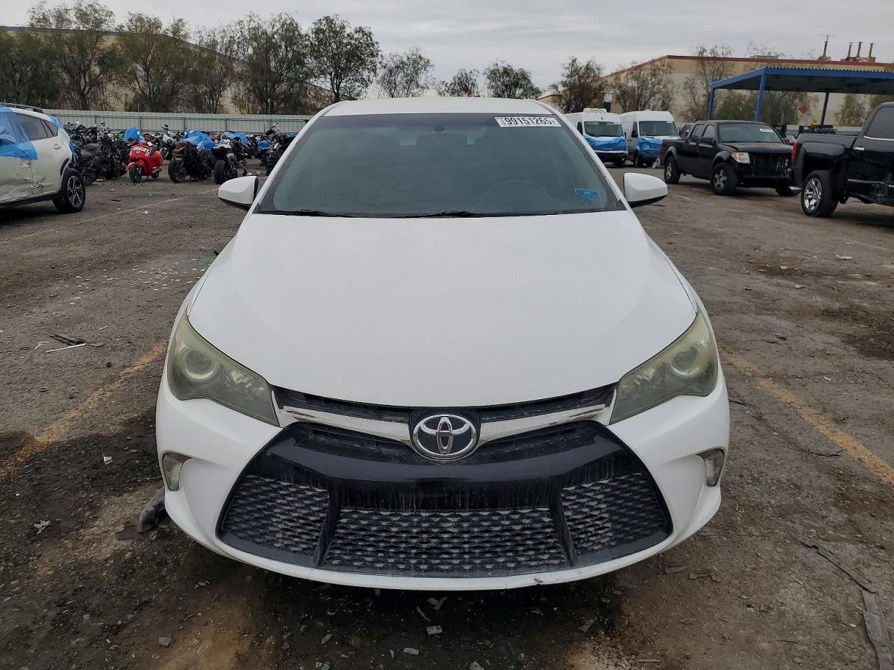 2015 TOYOTA CAMRY LE photo 5