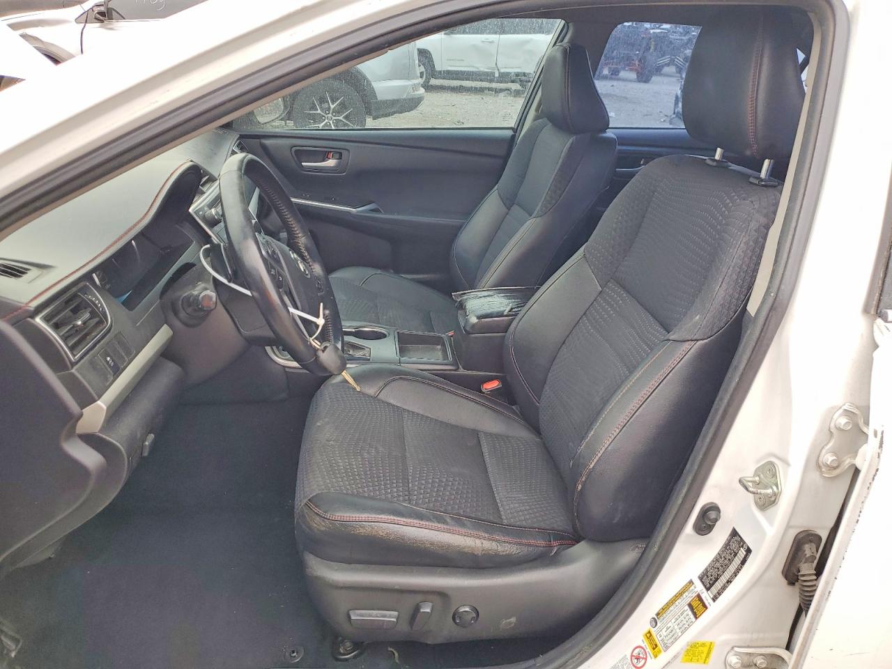 2015 TOYOTA CAMRY LE photo 7