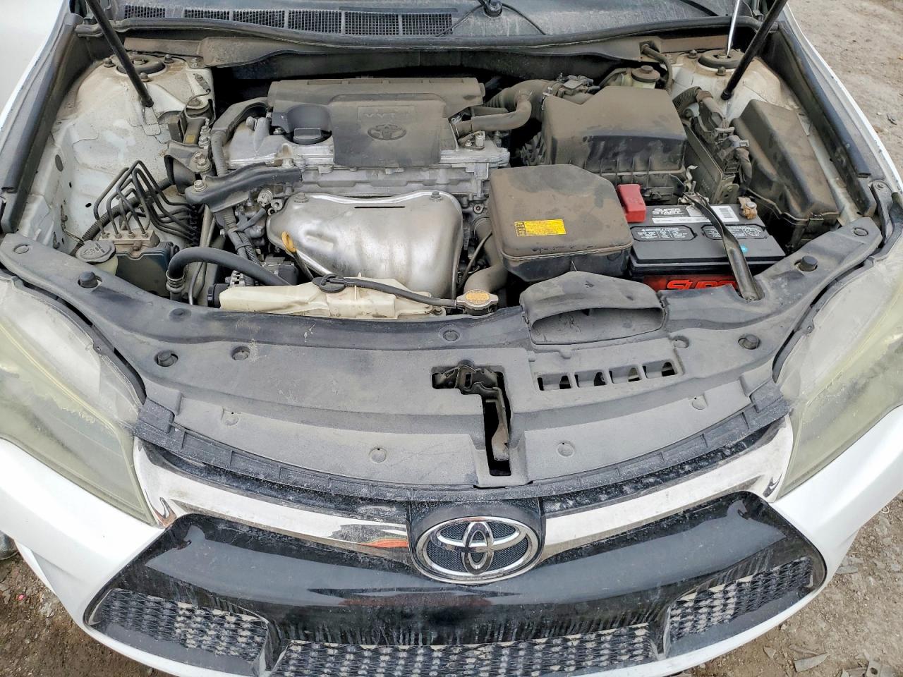 2015 TOYOTA CAMRY LE photo 11