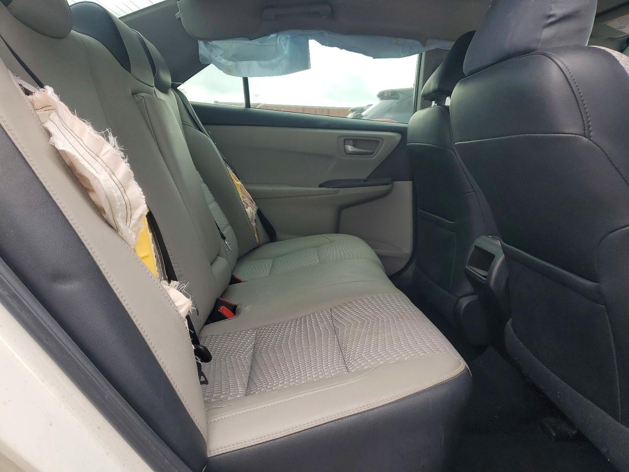 2015 TOYOTA CAMRY SE photo 28