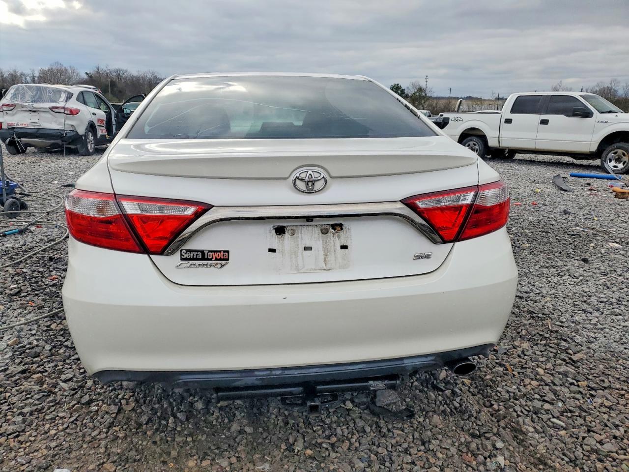 2015 TOYOTA CAMRY SE photo 16