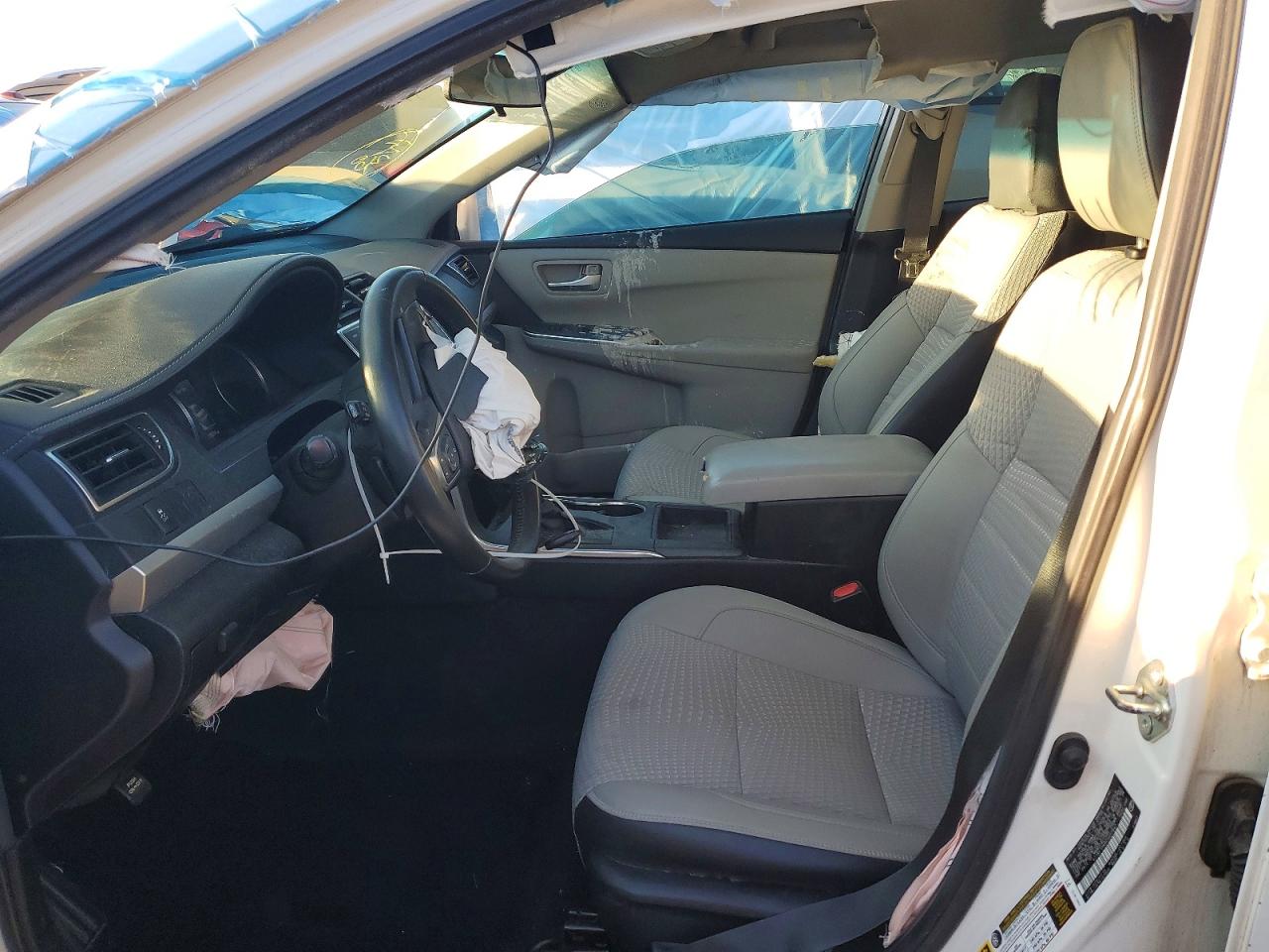 2015 TOYOTA CAMRY SE photo 19