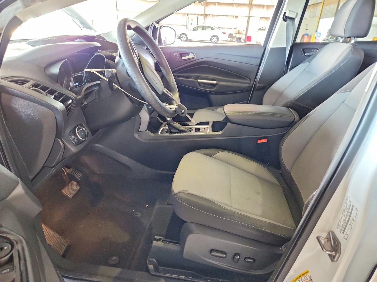 2017 FORD ESCAPE SE photo 7