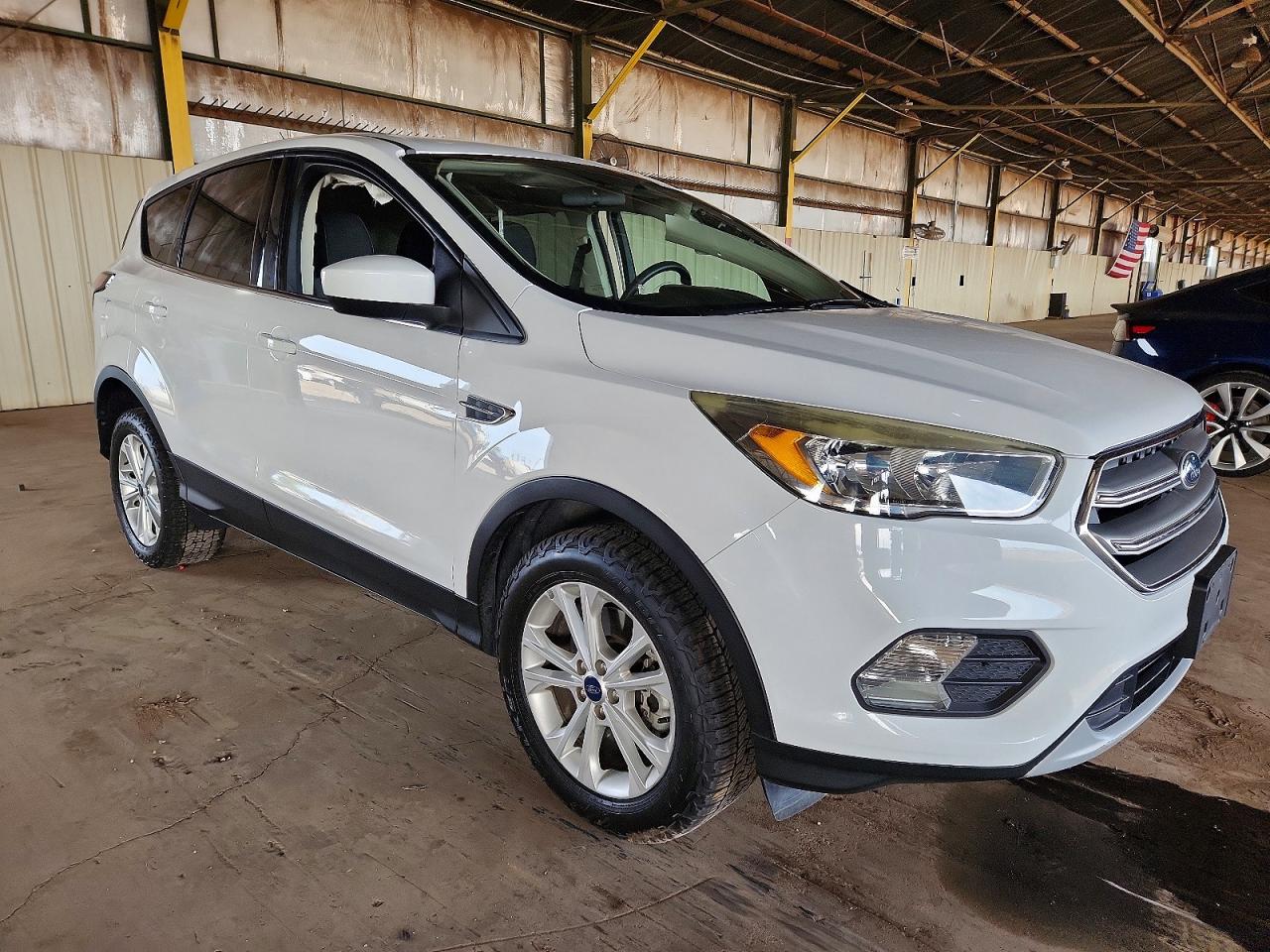 2017 FORD ESCAPE SE photo 4