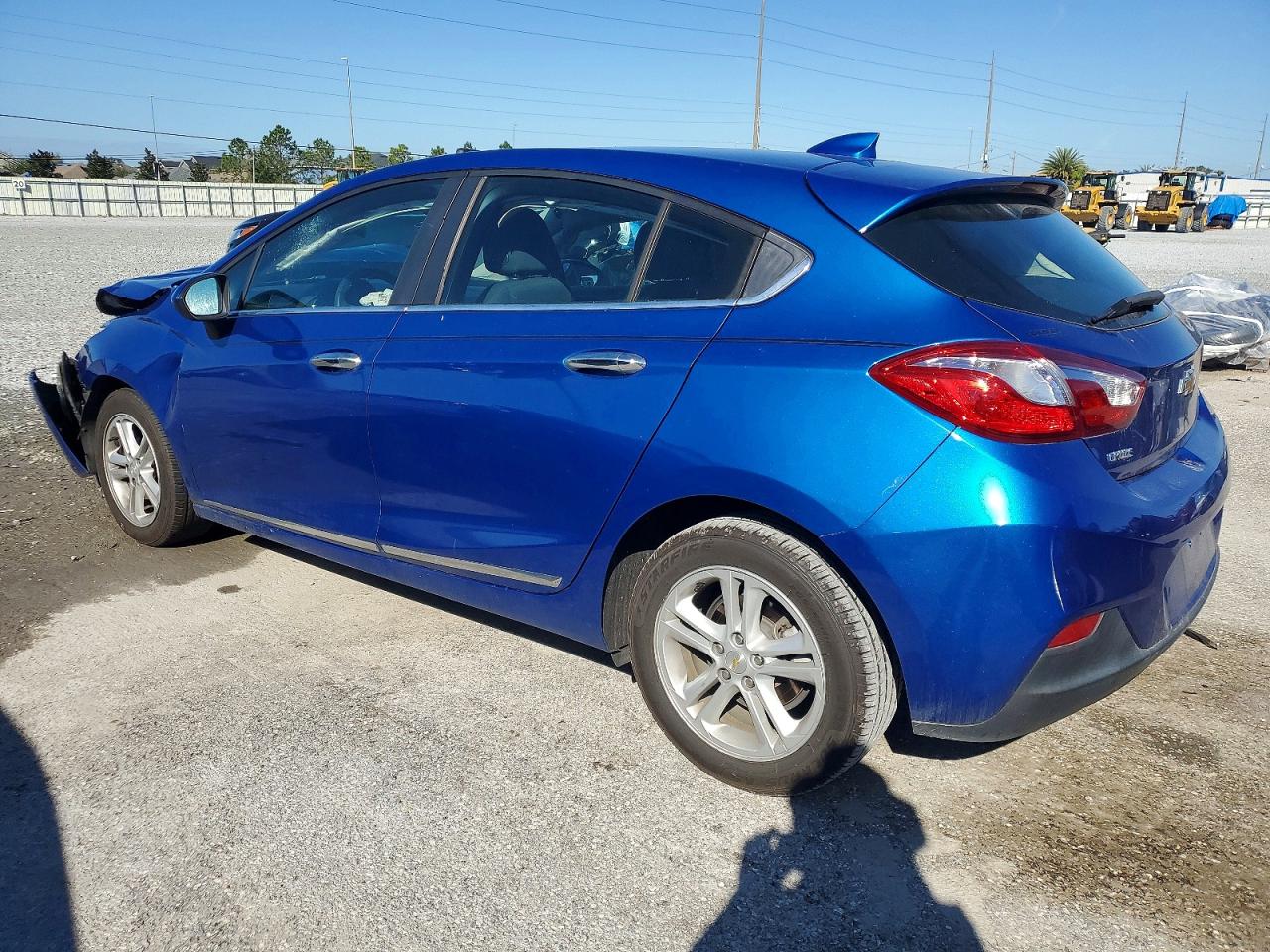 2017 CHEVROLET CRUZE LT photo 2