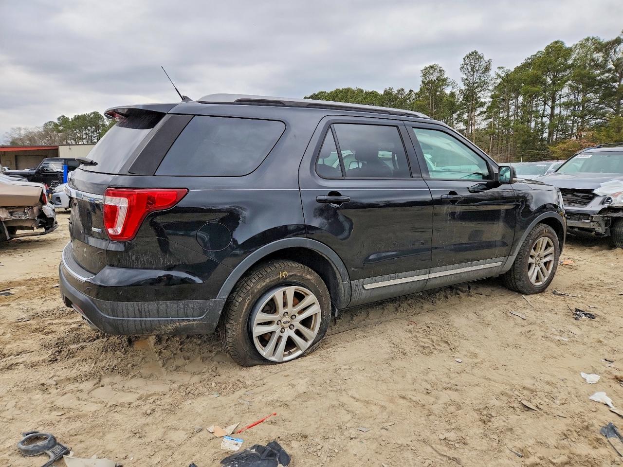 2018 FORD EXPLORER XLT photo 3