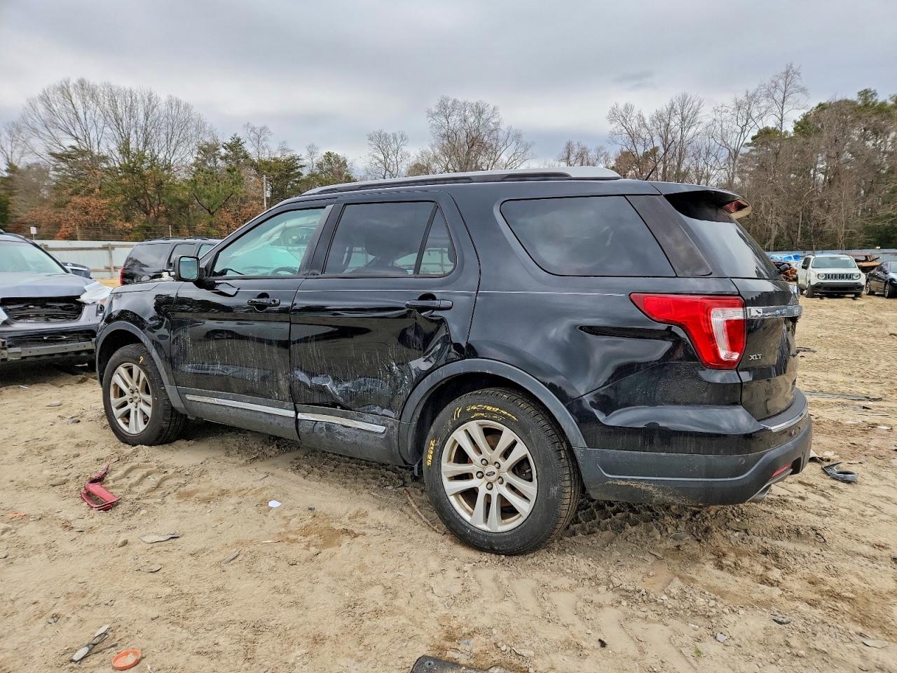2018 FORD EXPLORER XLT photo 2