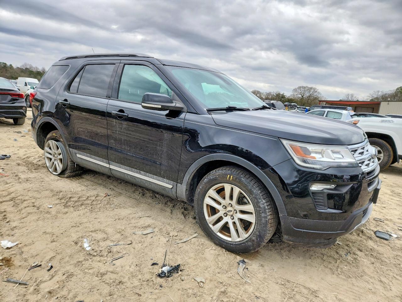 2018 FORD EXPLORER XLT photo 4