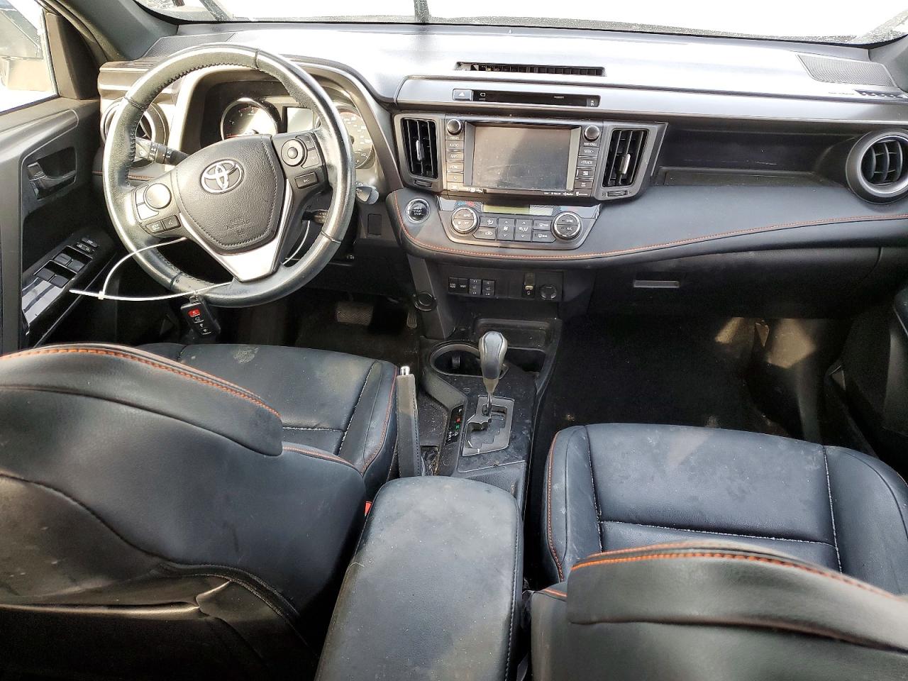 2016 TOYOTA RAV4 SE photo 15