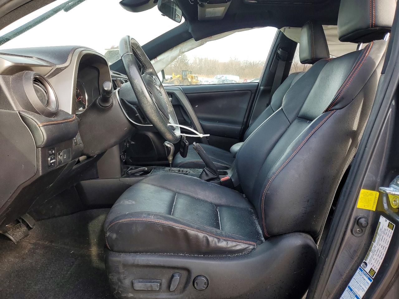 2016 TOYOTA RAV4 SE photo 13