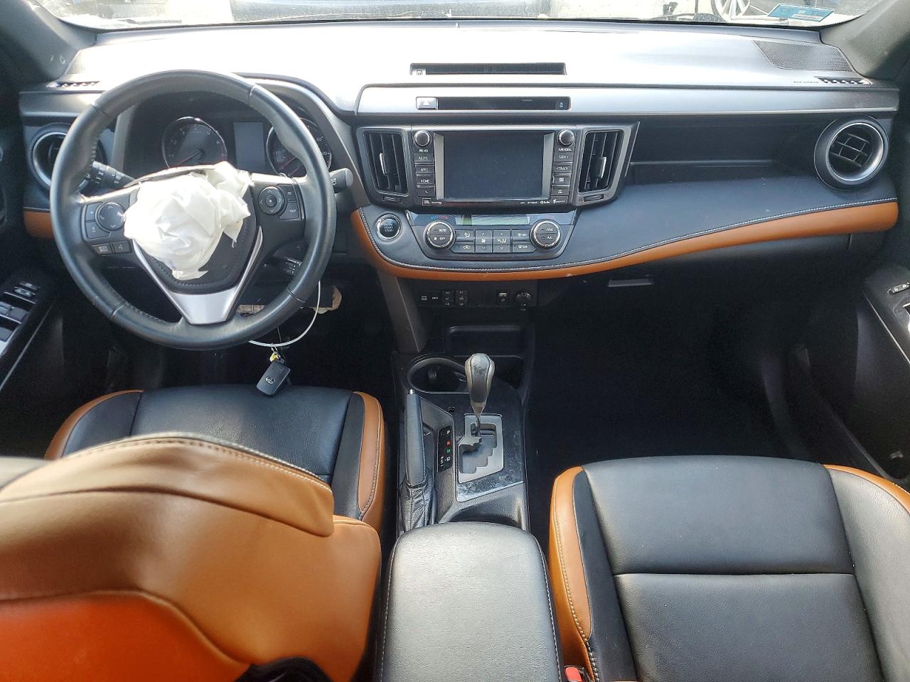 2016 TOYOTA RAV4 SE photo 8