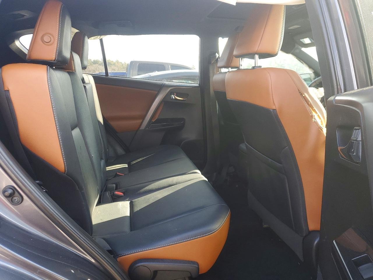 2016 TOYOTA RAV4 SE photo 11