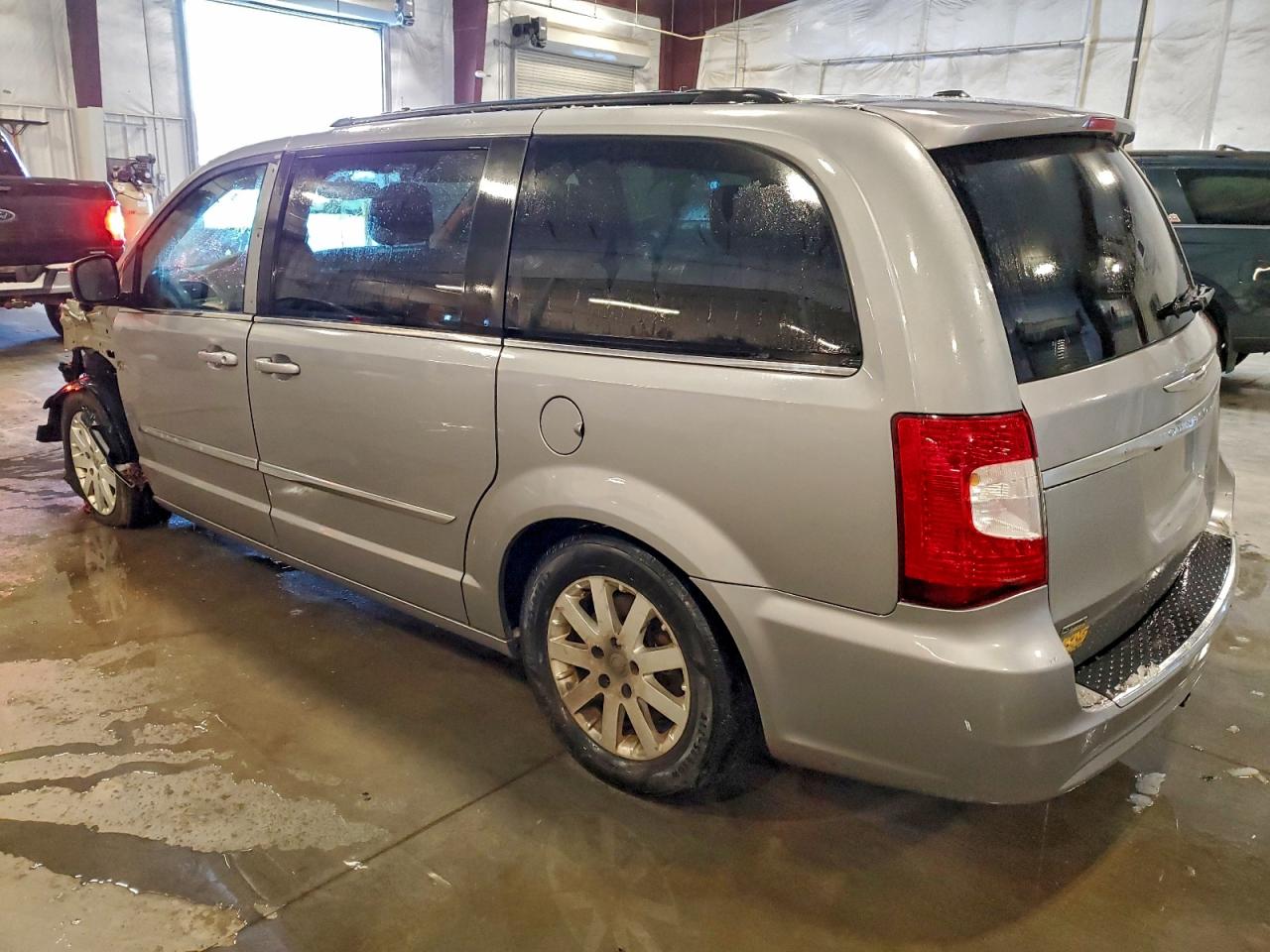 2015 CHRYSLER TOWN & COUNTRY TOURING photo 2