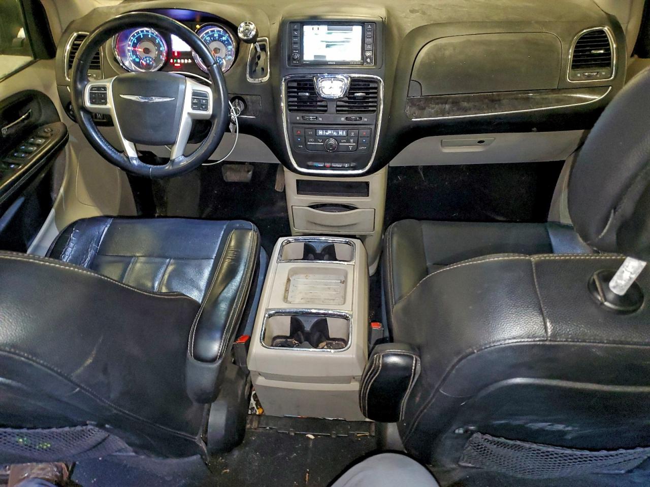 2015 CHRYSLER TOWN & COUNTRY TOURING photo 8