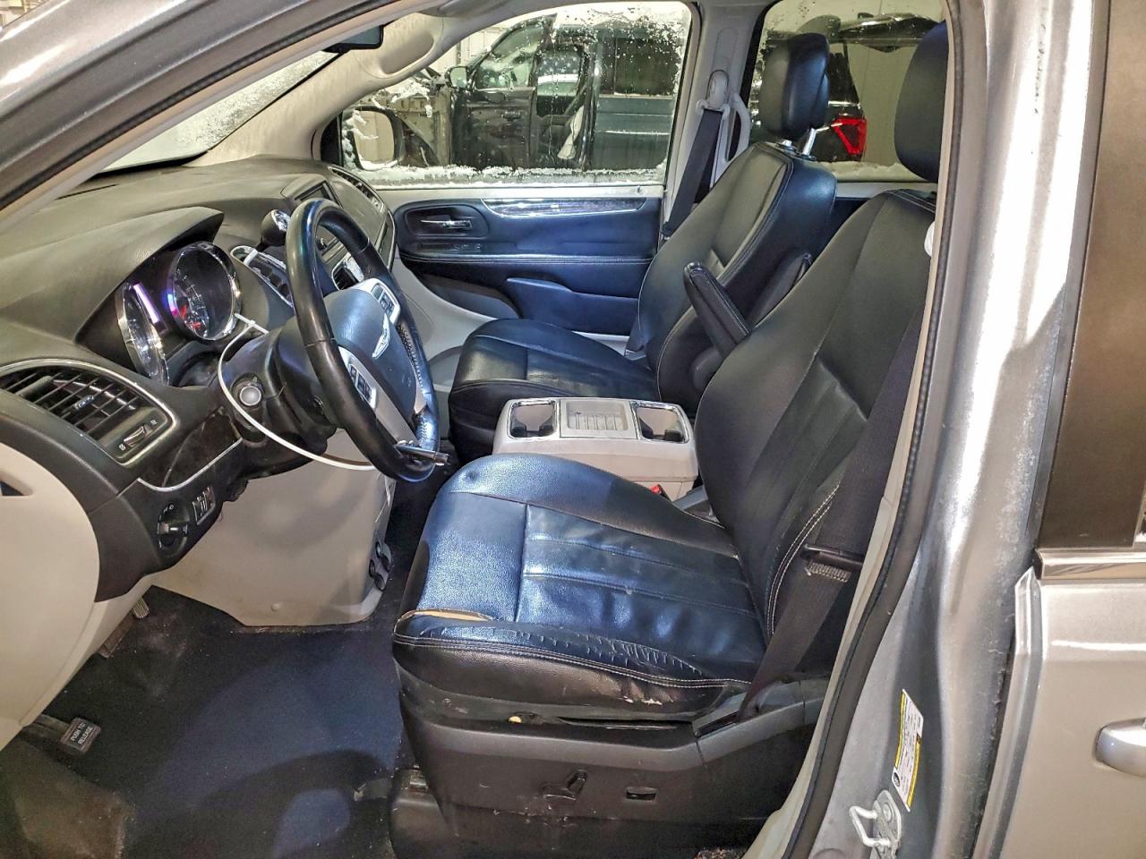 2015 CHRYSLER TOWN & COUNTRY TOURING photo 7